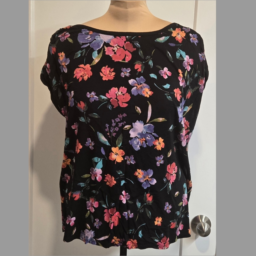 EUC Reitmans womens top/t-shirt, size XL, black with multicolour floral print